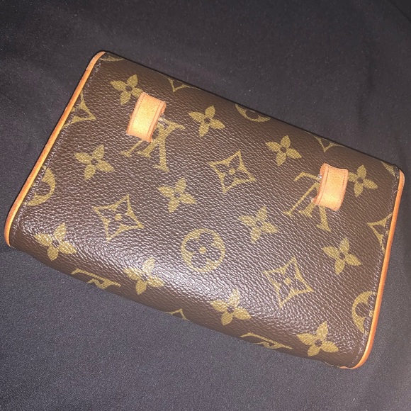 Louis Vuitton Florentine - Picture 2 of 8